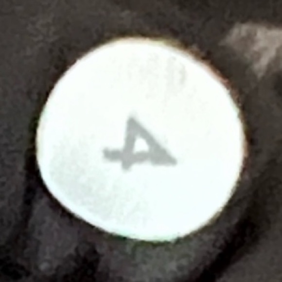 Lululemon Run Inspire Crop II Block-It Pocket
Heathered Net Pop Black size 4 - Picture 15 of 15